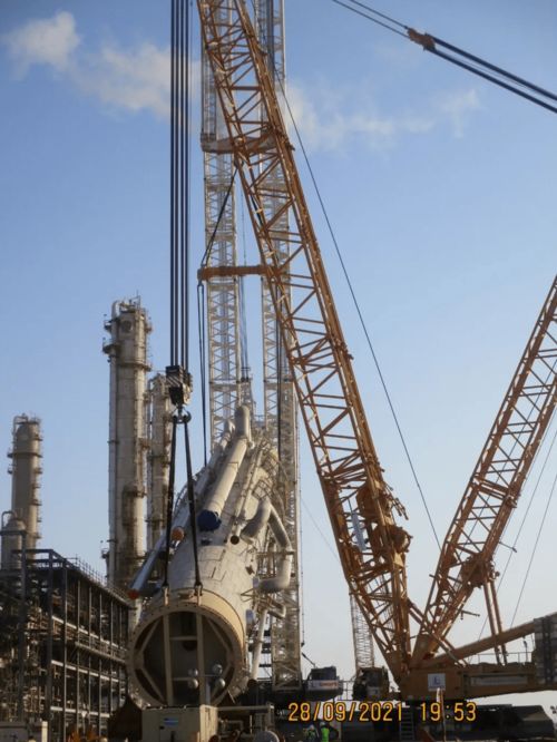 再創(chuàng)輝煌 石化起運在沙特SABIC石化裝置內續(xù)寫超大型設備吊裝新篇章